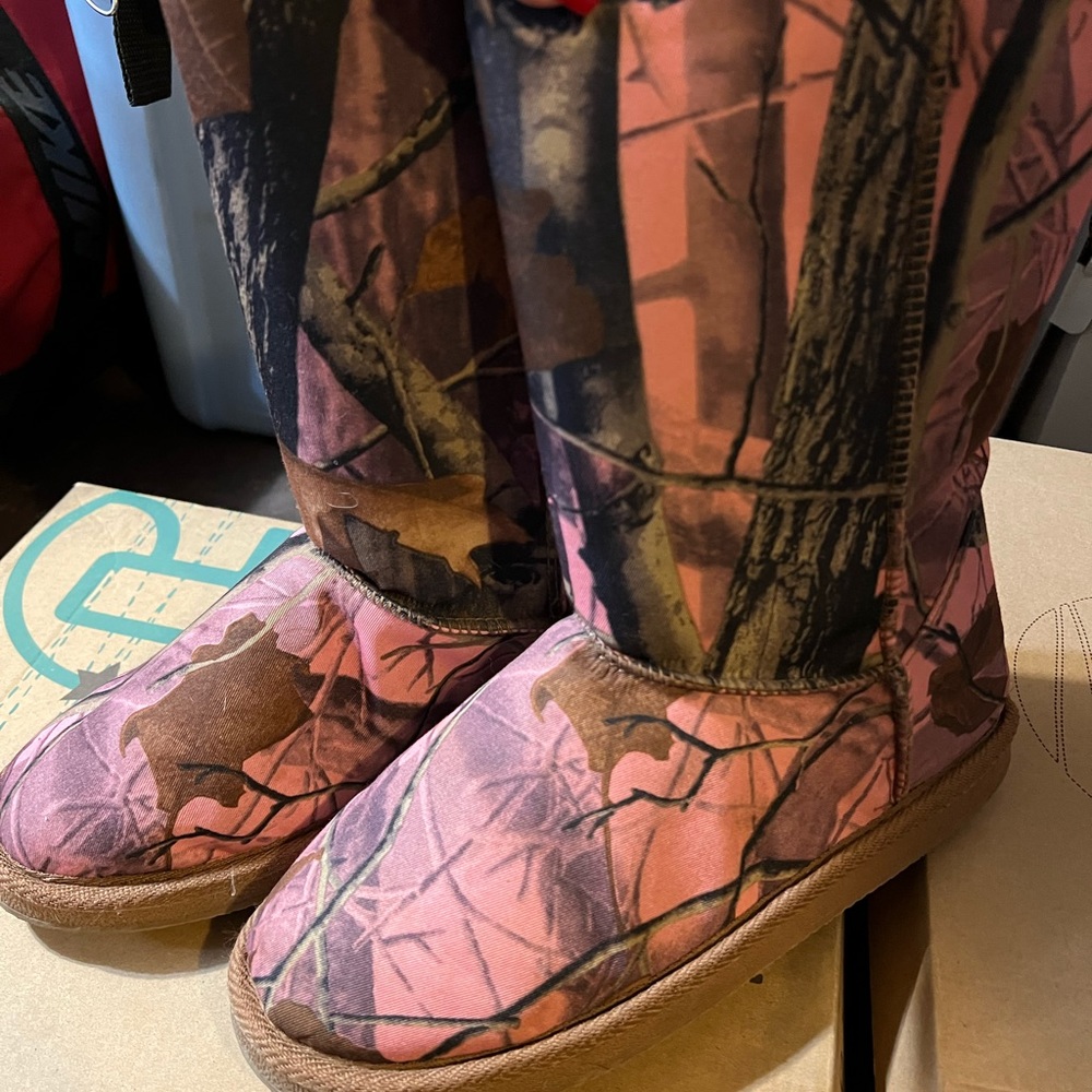 Pink Camo Womens insulated boot